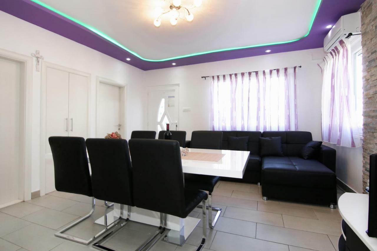 트로기르 Luxury House With Pool 빌라 외부 사진