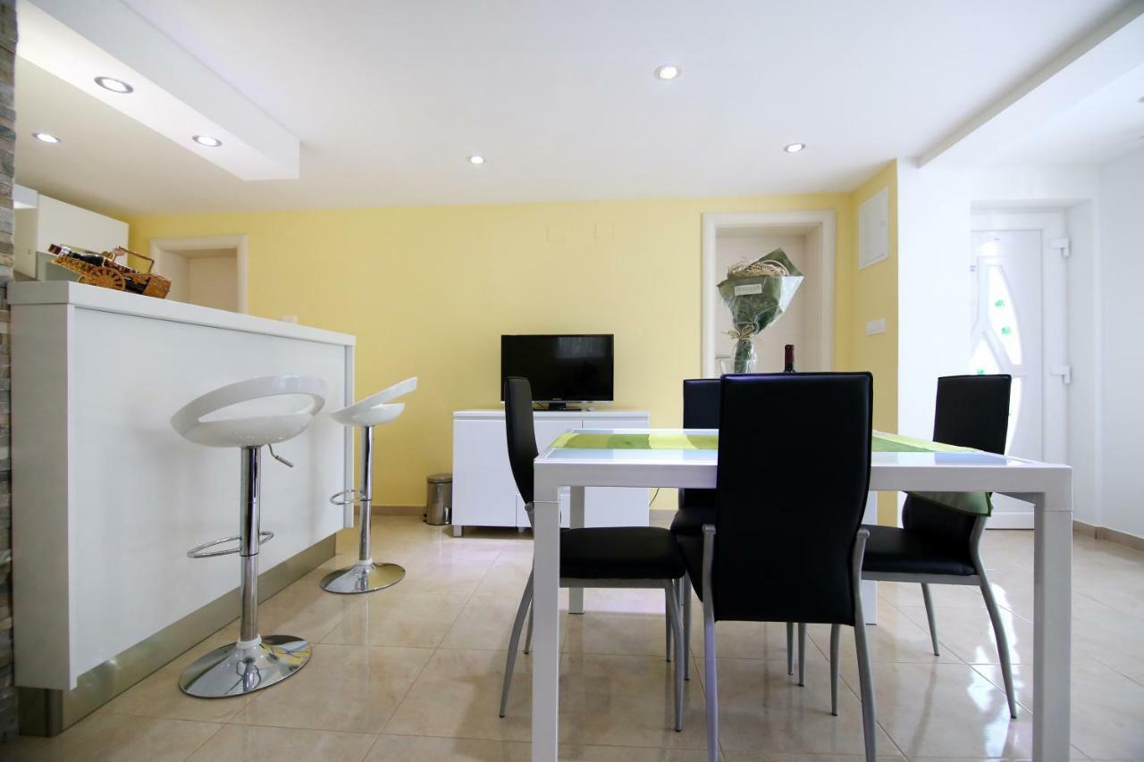 트로기르 Luxury House With Pool 빌라 외부 사진
