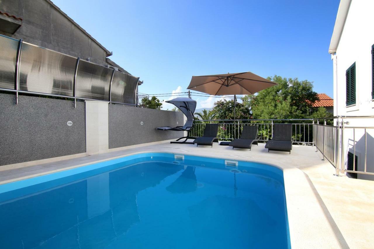 트로기르 Luxury House With Pool 빌라 외부 사진