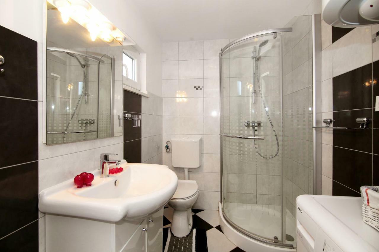 트로기르 Luxury House With Pool 빌라 외부 사진